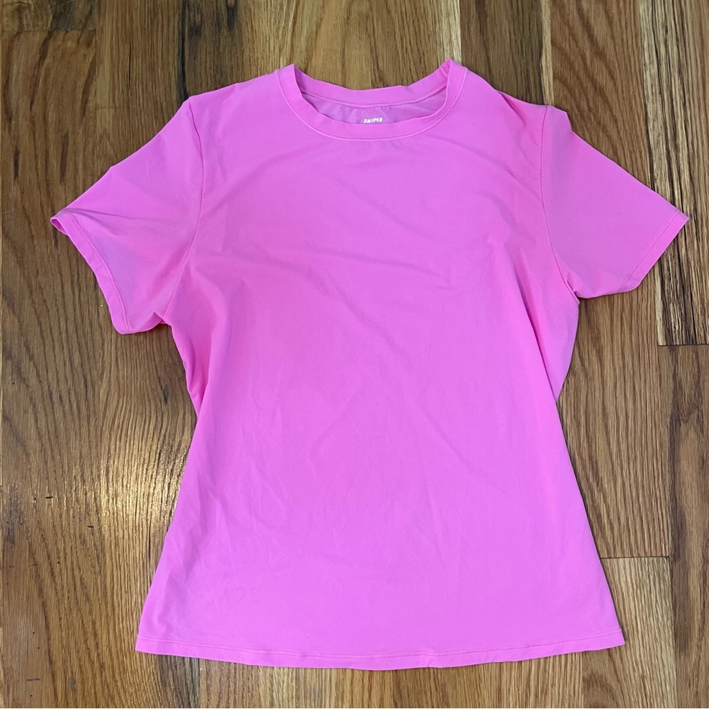 SKIMS FITS EVERYBODY T SHIRT NEON ORCHID